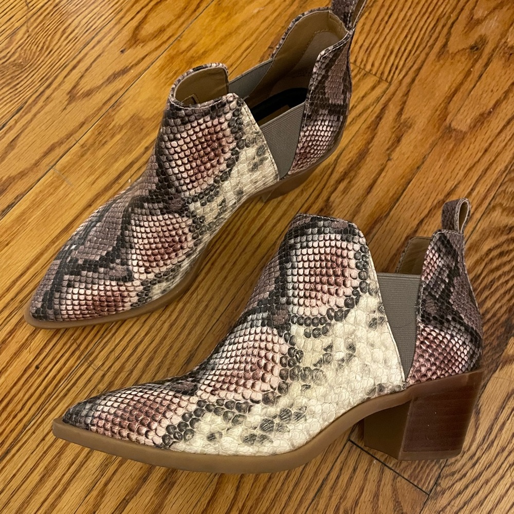 Perfect Condition Snakeskin Booties